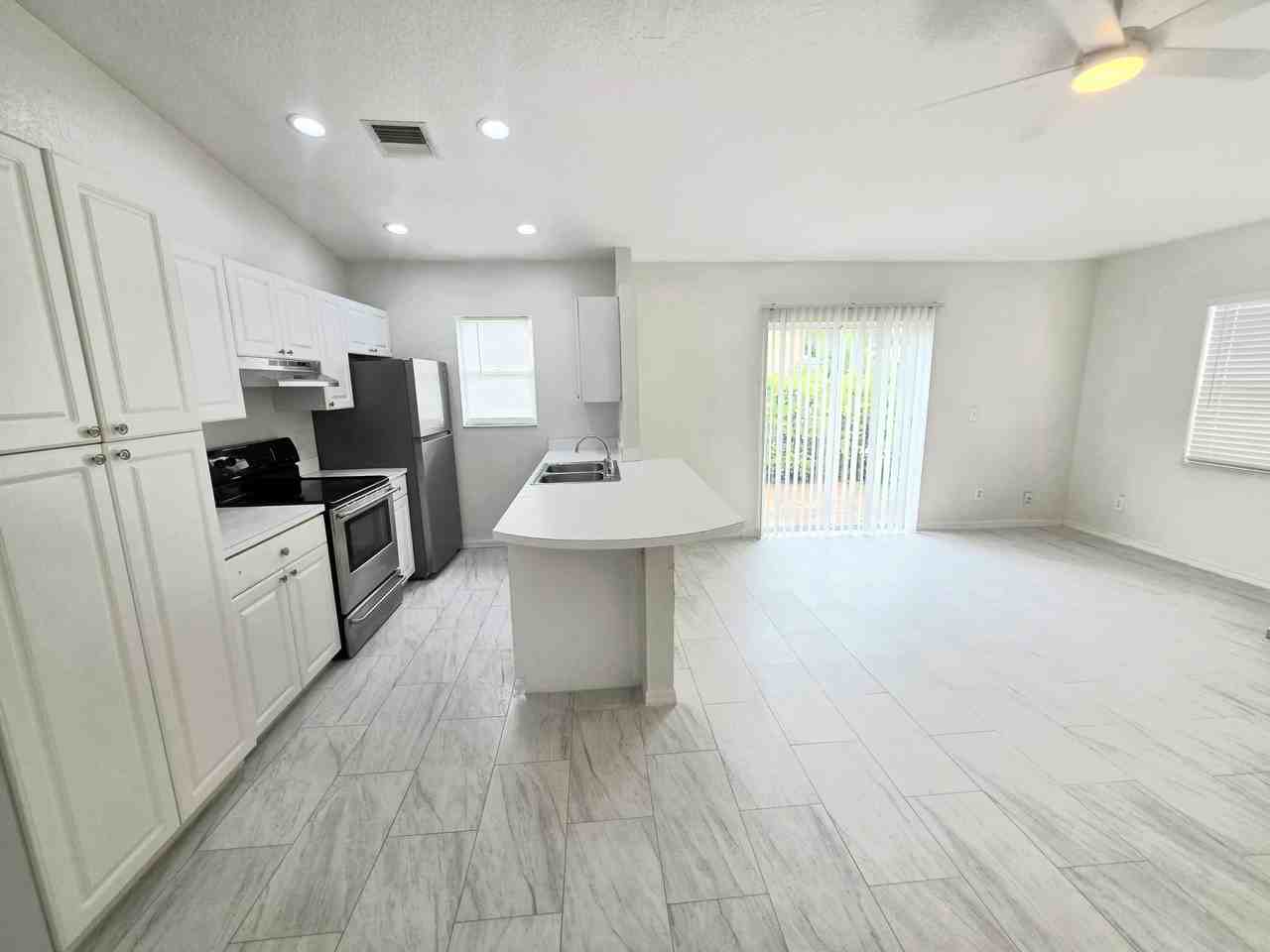 569 E Ridge Cir N - Photo 5 of 25