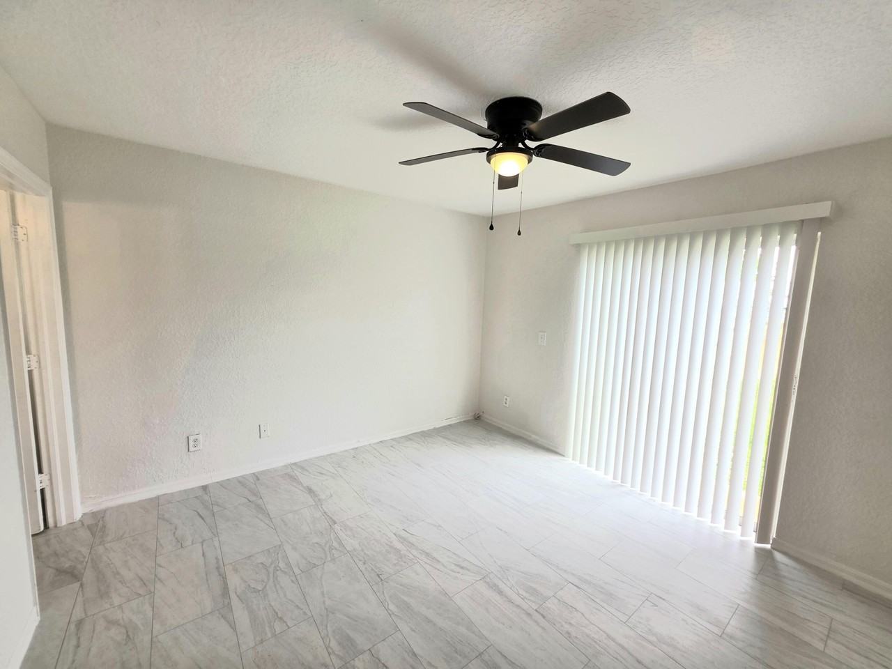 569 E Ridge Cir N - Photo 6 of 25