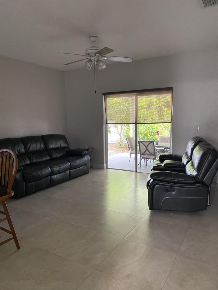 16307 Nw 91st Ave - Photo 3 of 9