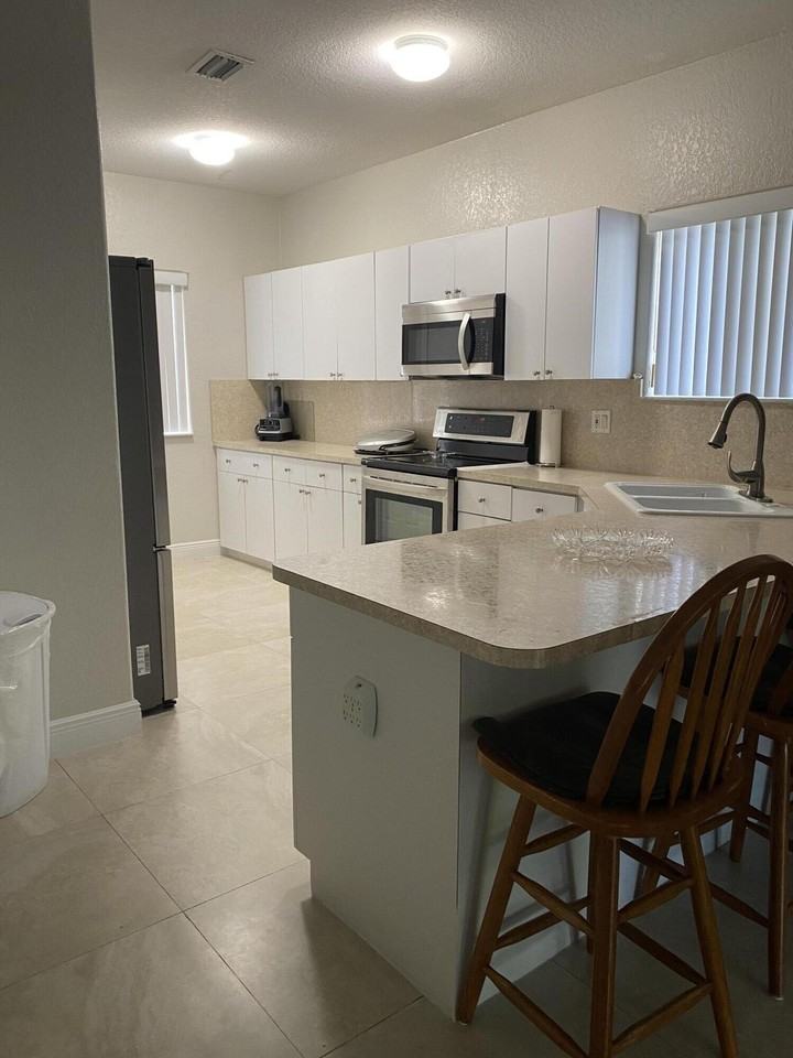 16307 Nw 91st Ave - Photo 4 of 9