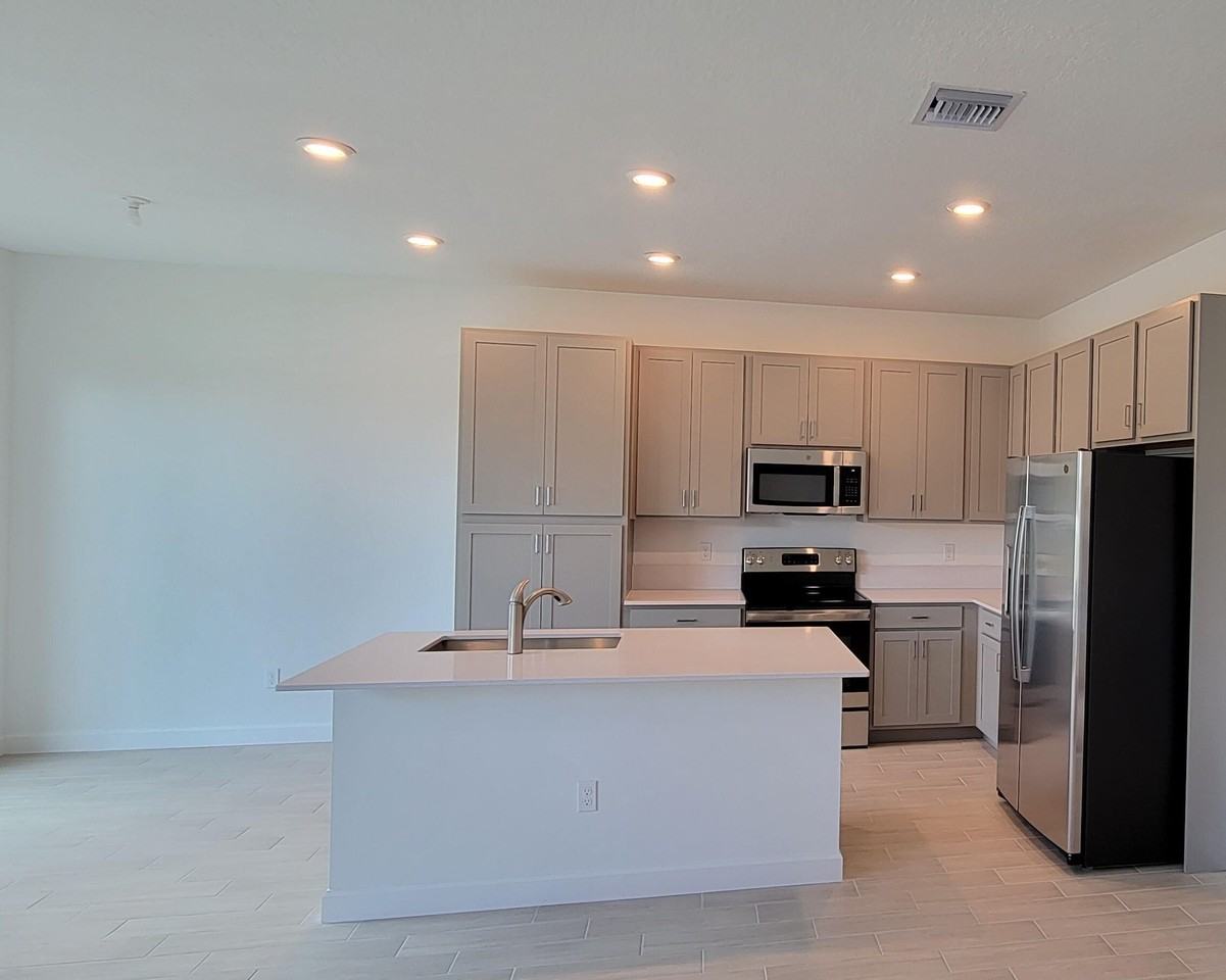 4946 Navali Dr - Photo 4 of 31