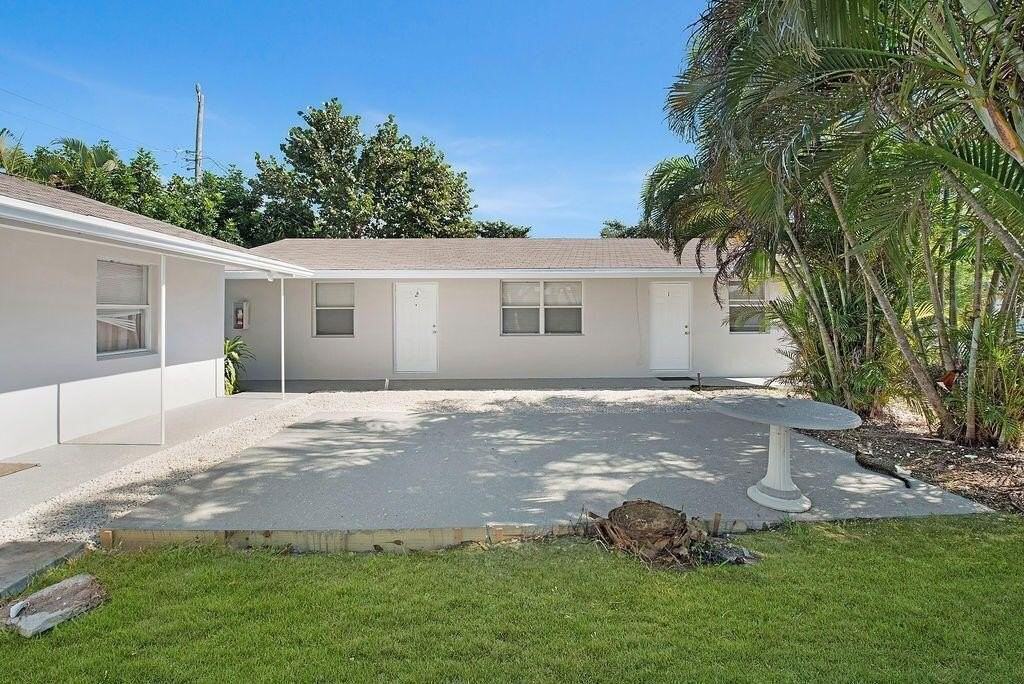 1883 Smith Dr #2
