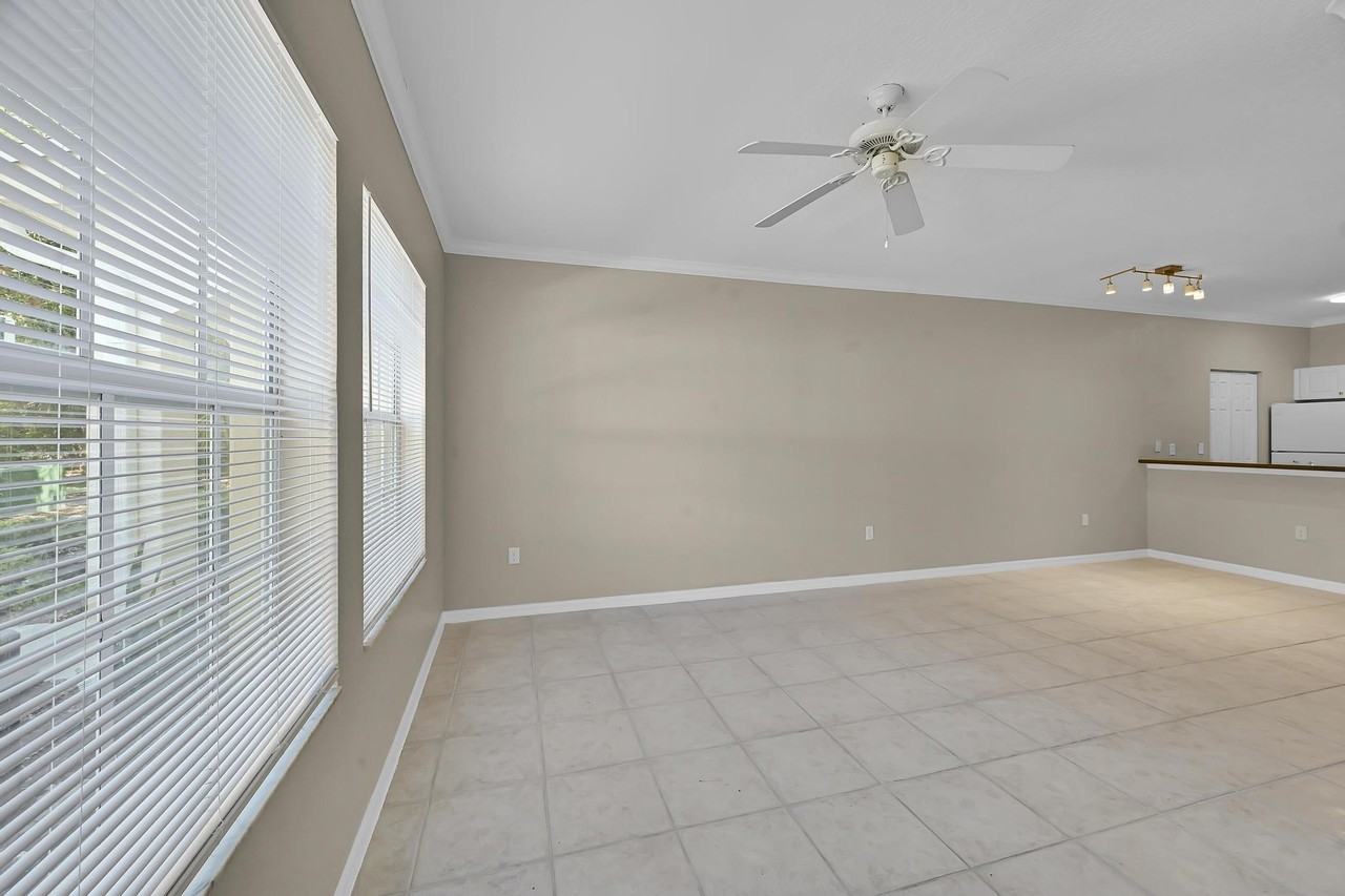 196 Se Kitching Cir - Photo 3 of 27