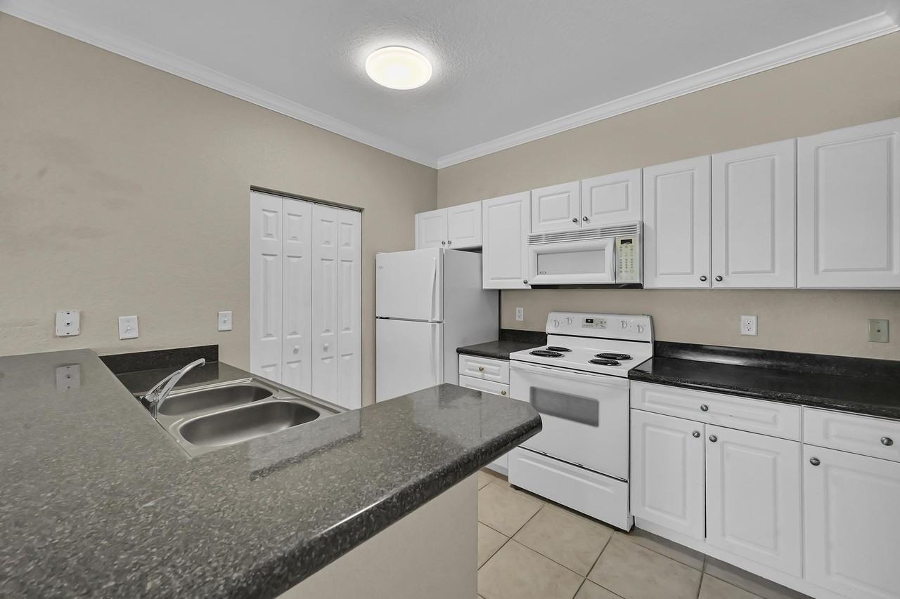 196 Se Kitching Cir - Photo 5 of 27
