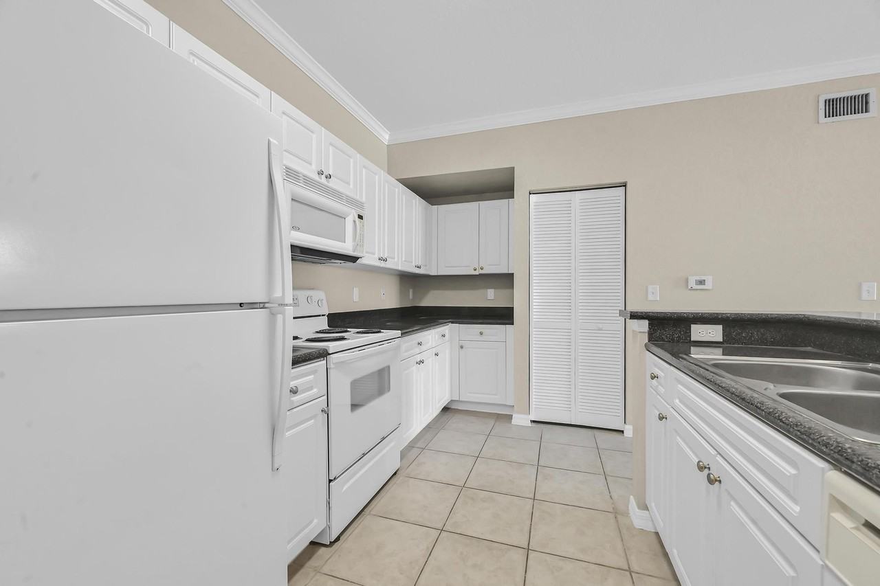 196 Se Kitching Cir - Photo 7 of 27