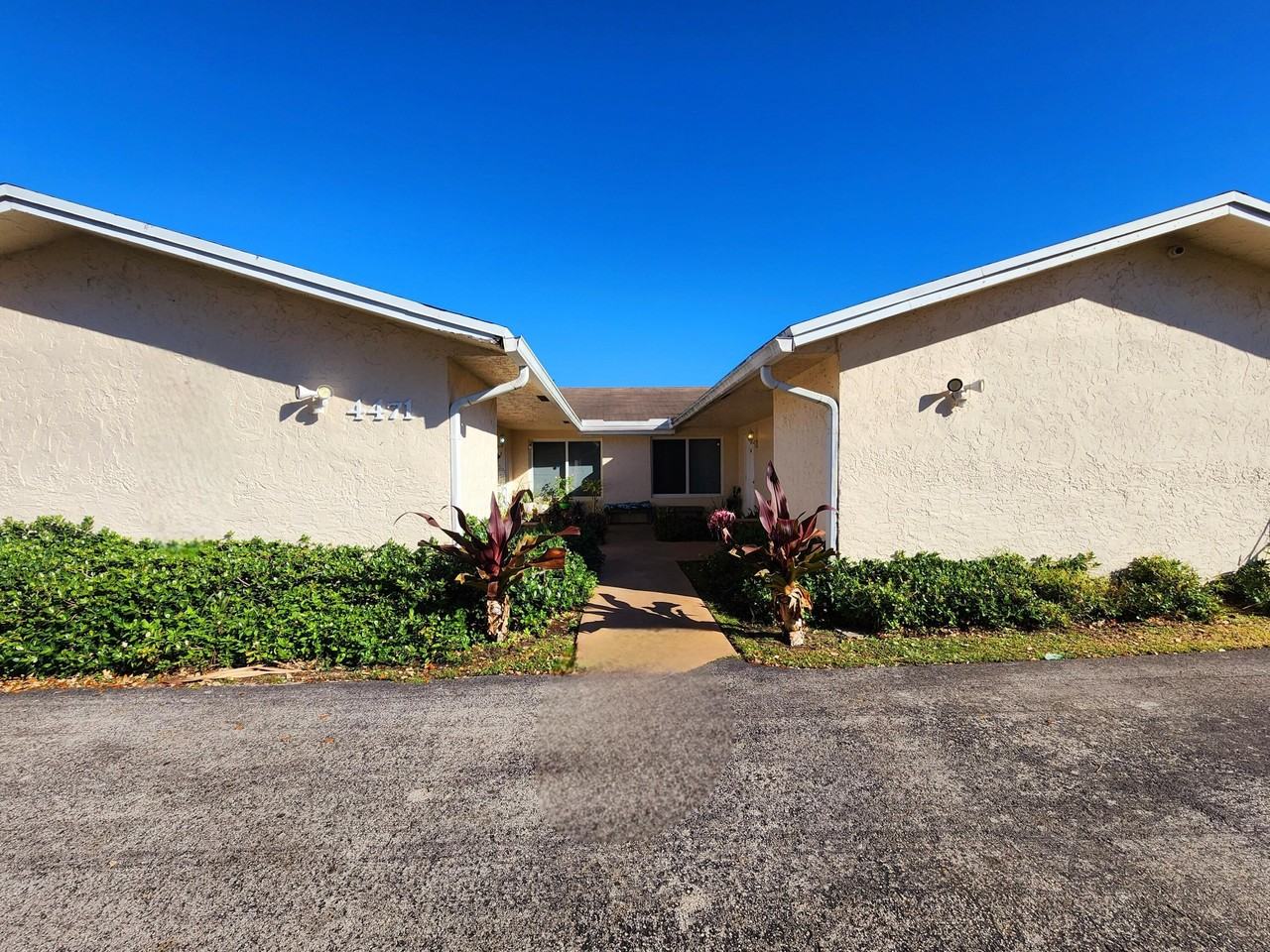 4471 Sw 54th Ct #1A2B - Photo 3 of 12