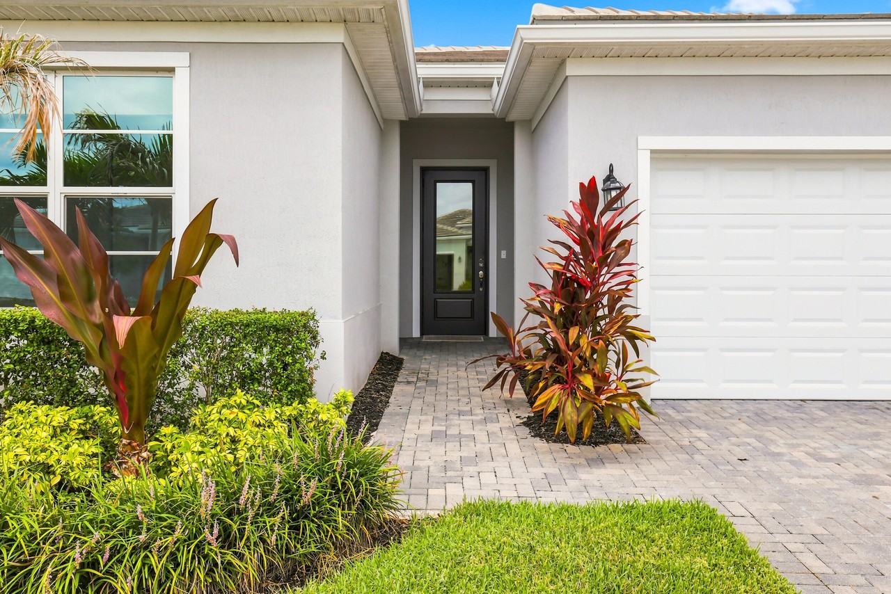 11724 Sw Aquila Way - Photo 4 of 50