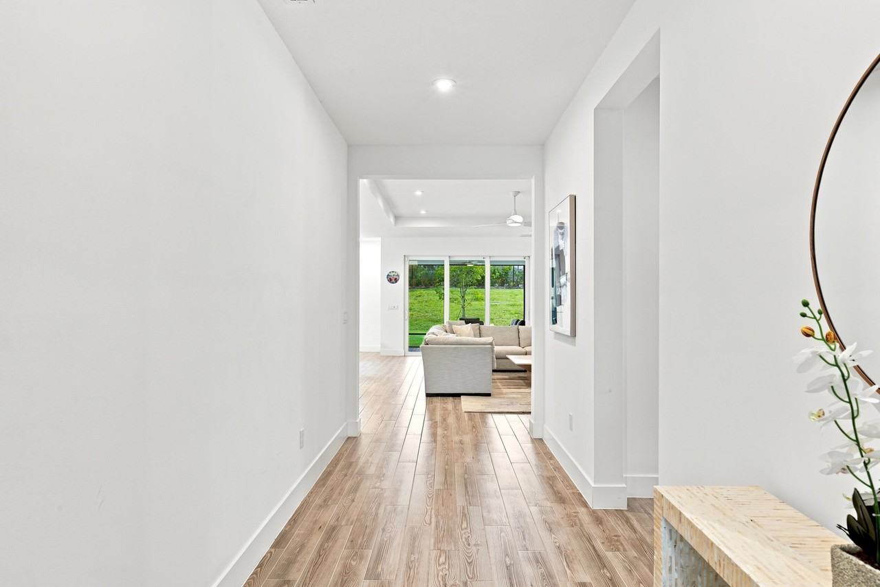 11724 Sw Aquila Way - Photo 6 of 50