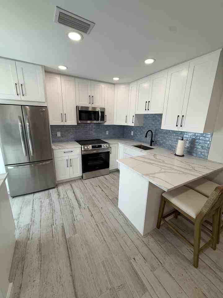 370 Wilma Cir #6 - Photo 4 of 17