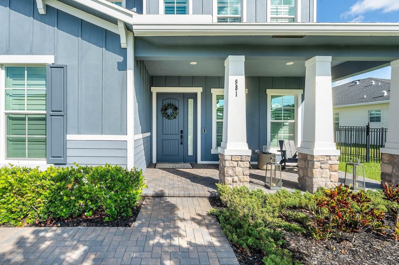 981 Castaway Ct - Photo 4 of 38