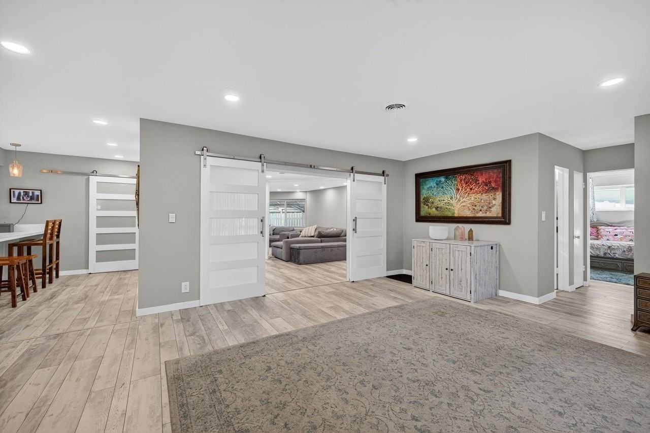 1570 Ne 30th Pl - Photo 5 of 50