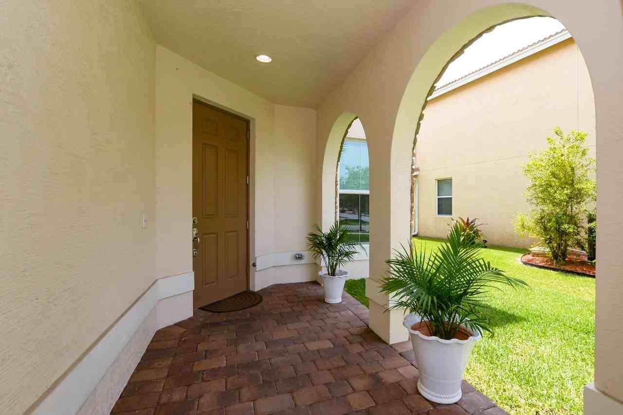 713 Nw Leonardo Cir #713 - Photo 3 of 50
