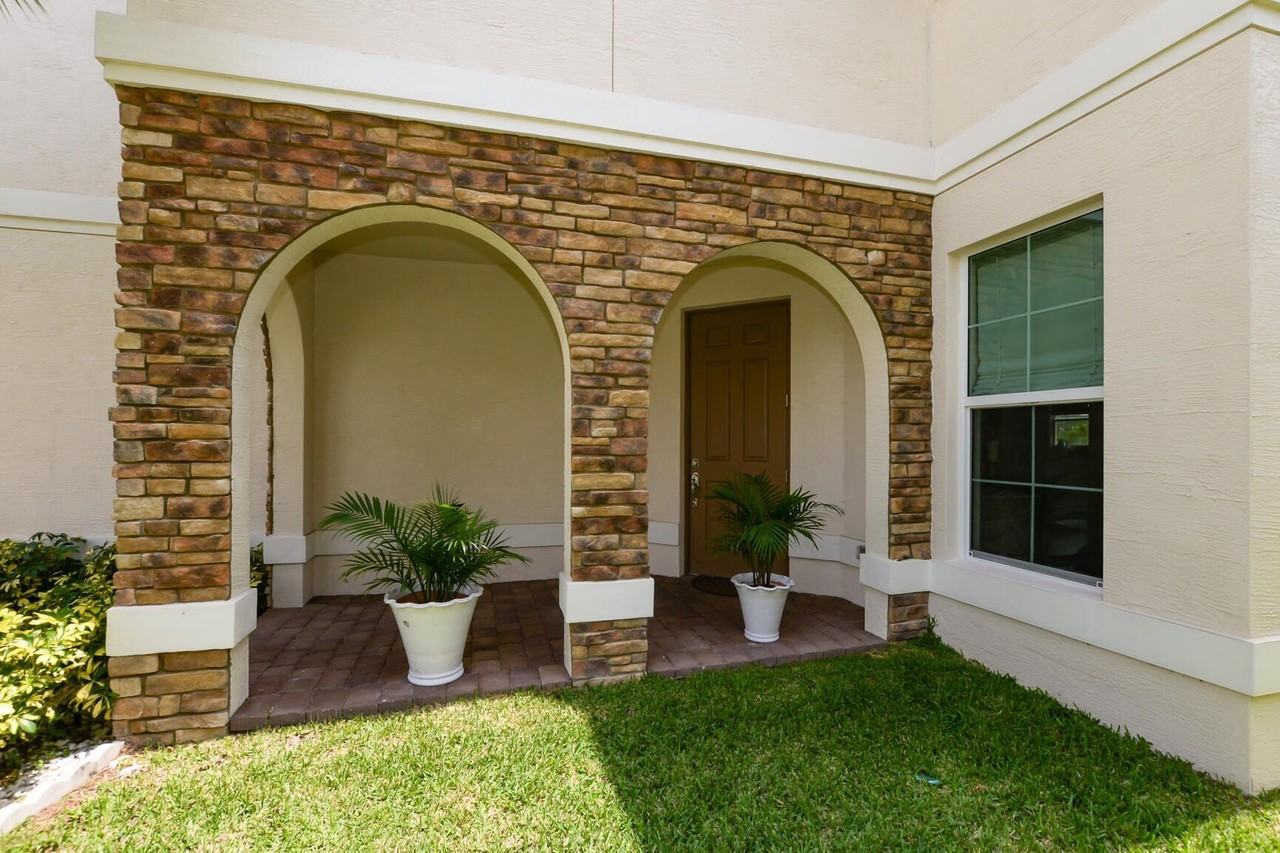 713 Nw Leonardo Cir #713 - Photo 4 of 50