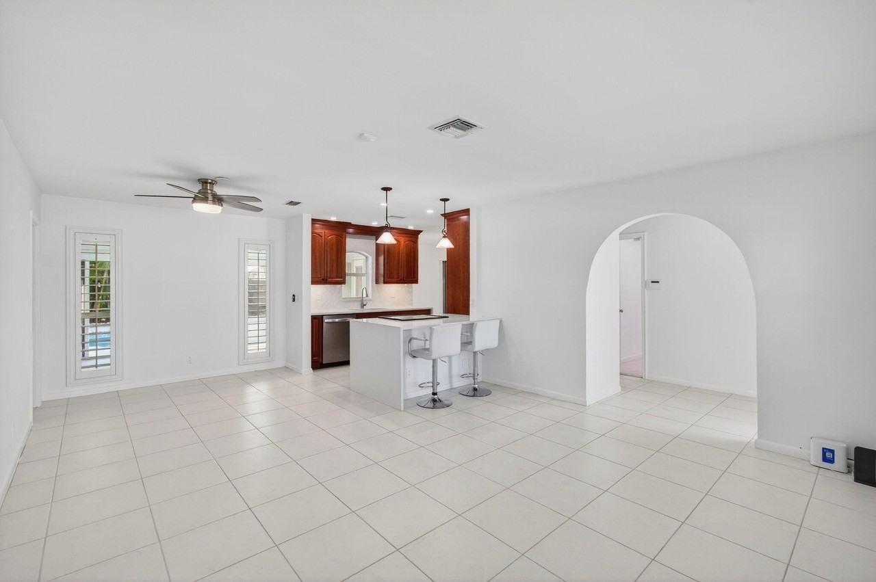 699 Nw 16th Ave - Photo 5 of 39