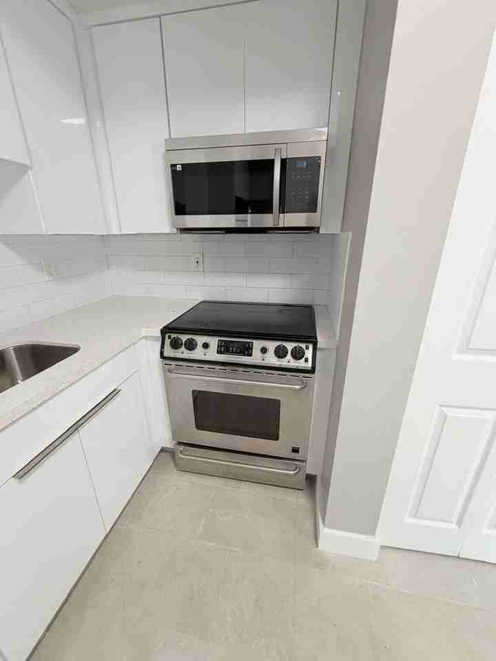 1390 W 37th St #101 - Photo 4 of 14