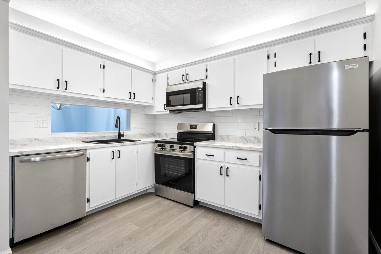 6495 Chasewood Dr #B - Photo 5 of 20