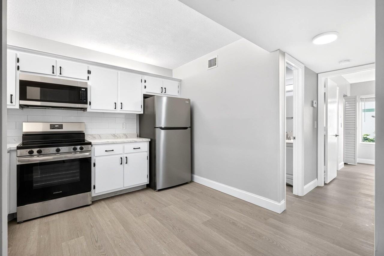 6495 Chasewood Dr #B - Photo 6 of 20