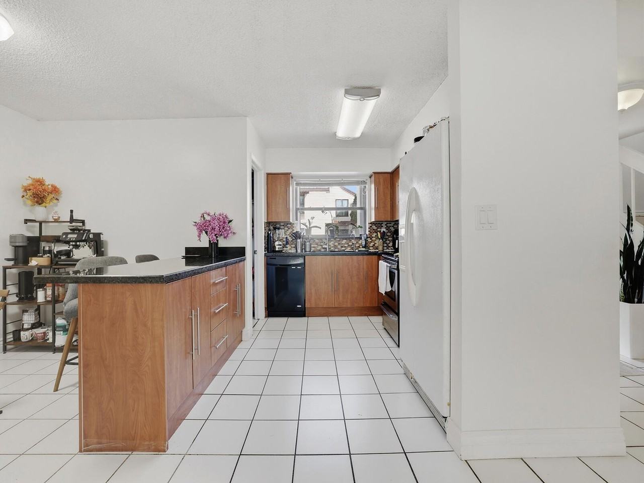 9702 Nw 5th Ln #9702 - Photo 6 of 20