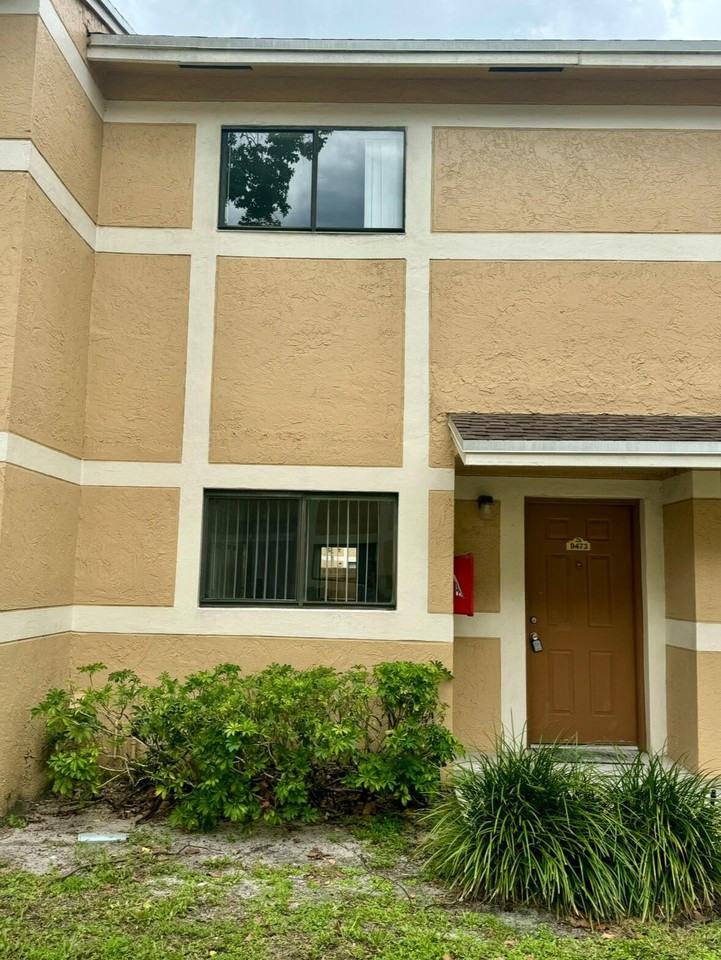 9473 Palm Cir N - Photo 2 of 11