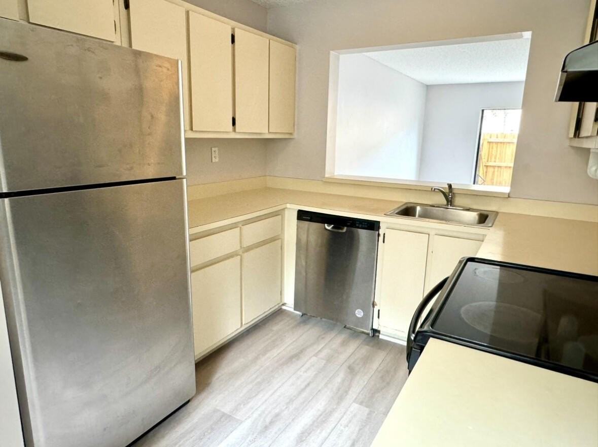 9473 Palm Cir N - Photo 3 of 11