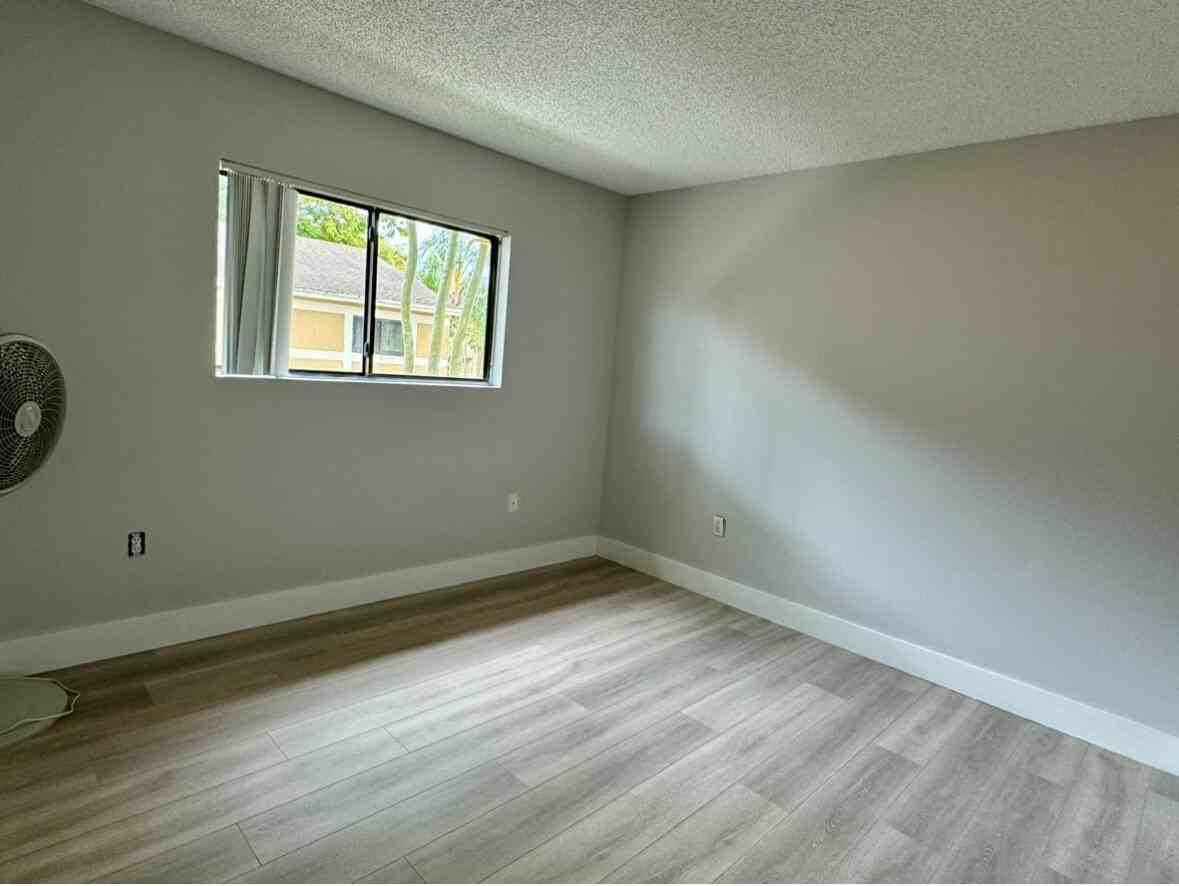 9473 Palm Cir N - Photo 6 of 11