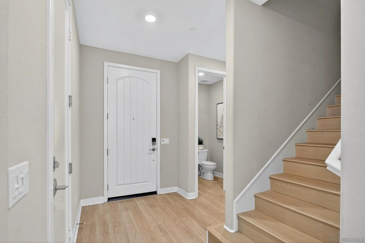 1733 Artemisia Ct - Photo 3 of 39