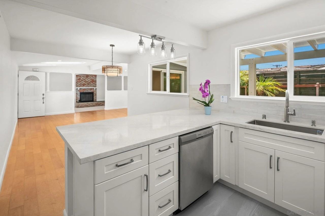 5164 Chateau Dr - Photo 3 of 45
