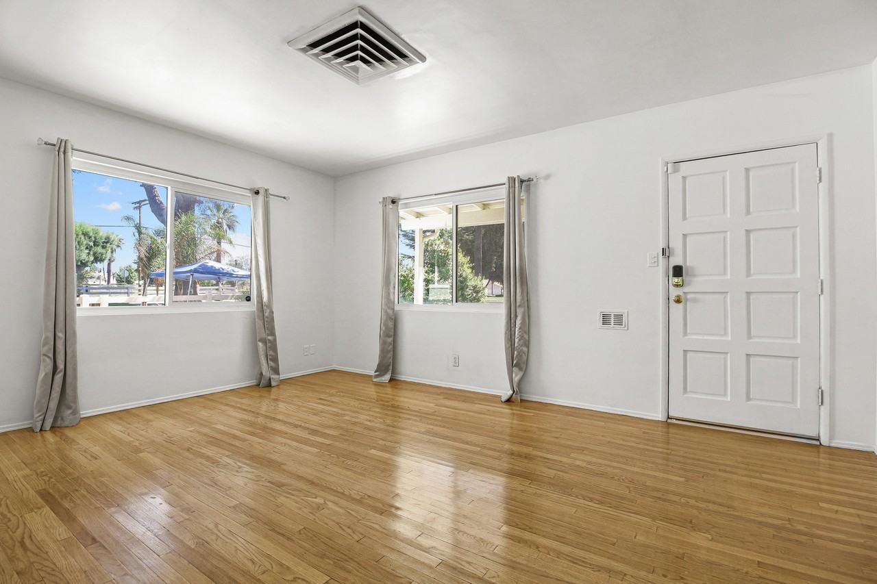 1073 Palm Ave #1 - Photo 2 of 18