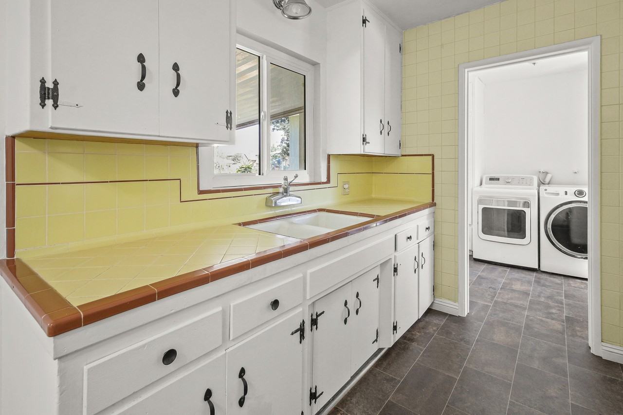 1073 Palm Ave #1 - Photo 4 of 18