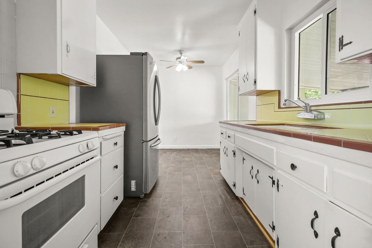 1073 Palm Ave #1 - Photo 5 of 18