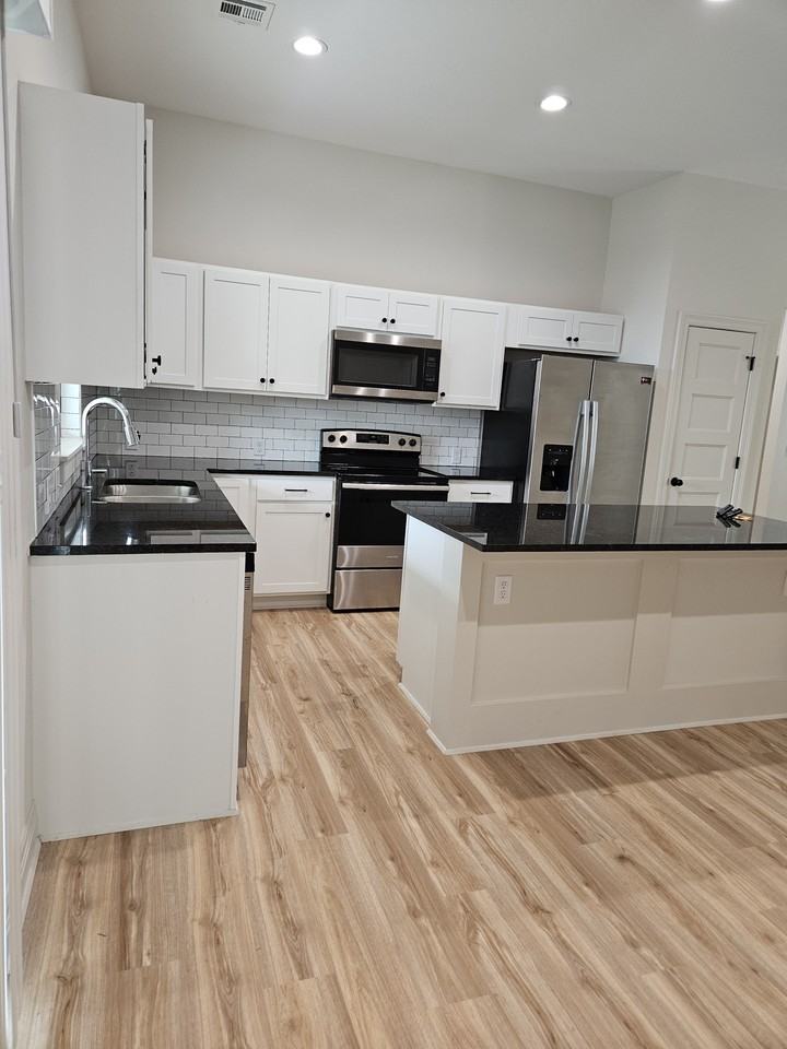 1919 E Sutton Ct #1 - Photo 3 of 11