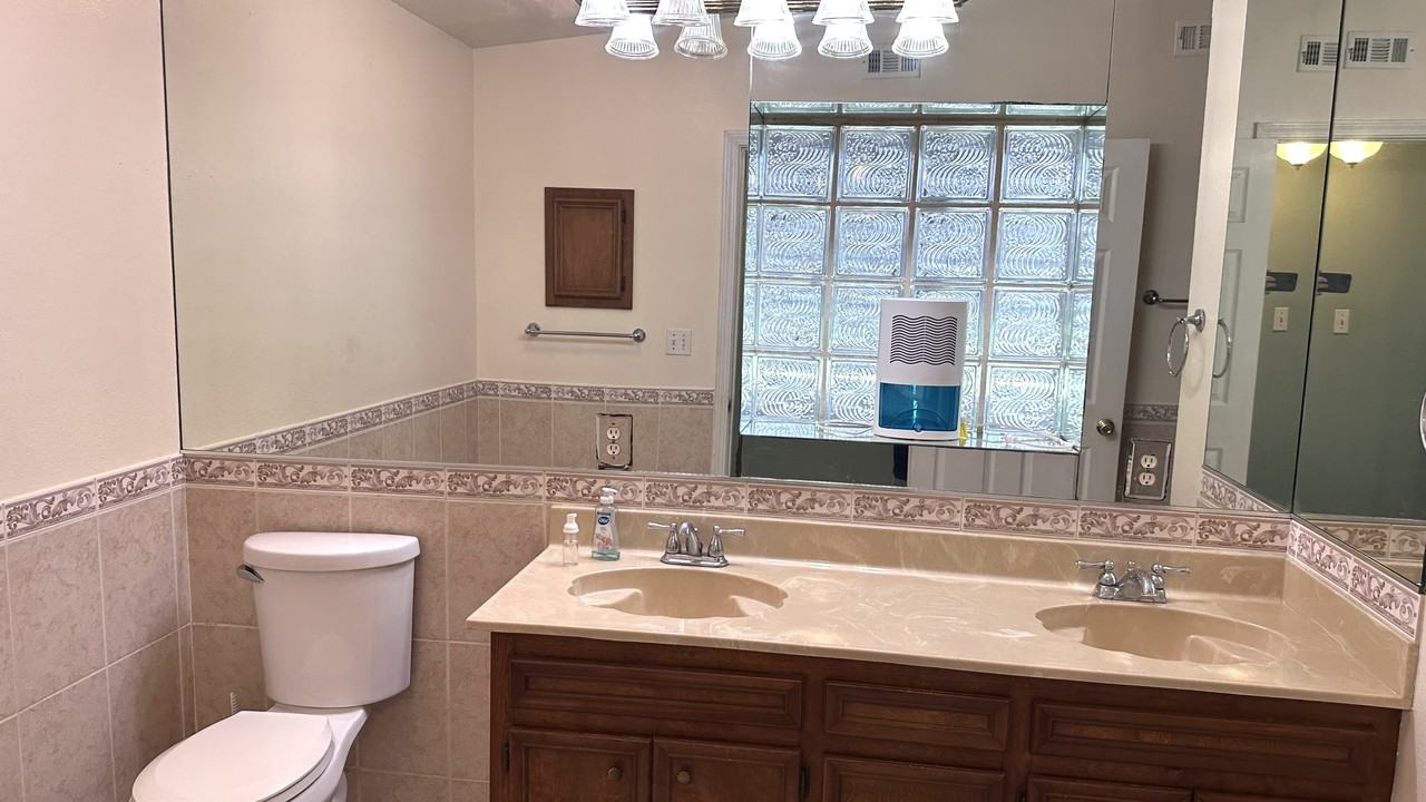3910 Herring Dr #1 - Photo 5 of 10