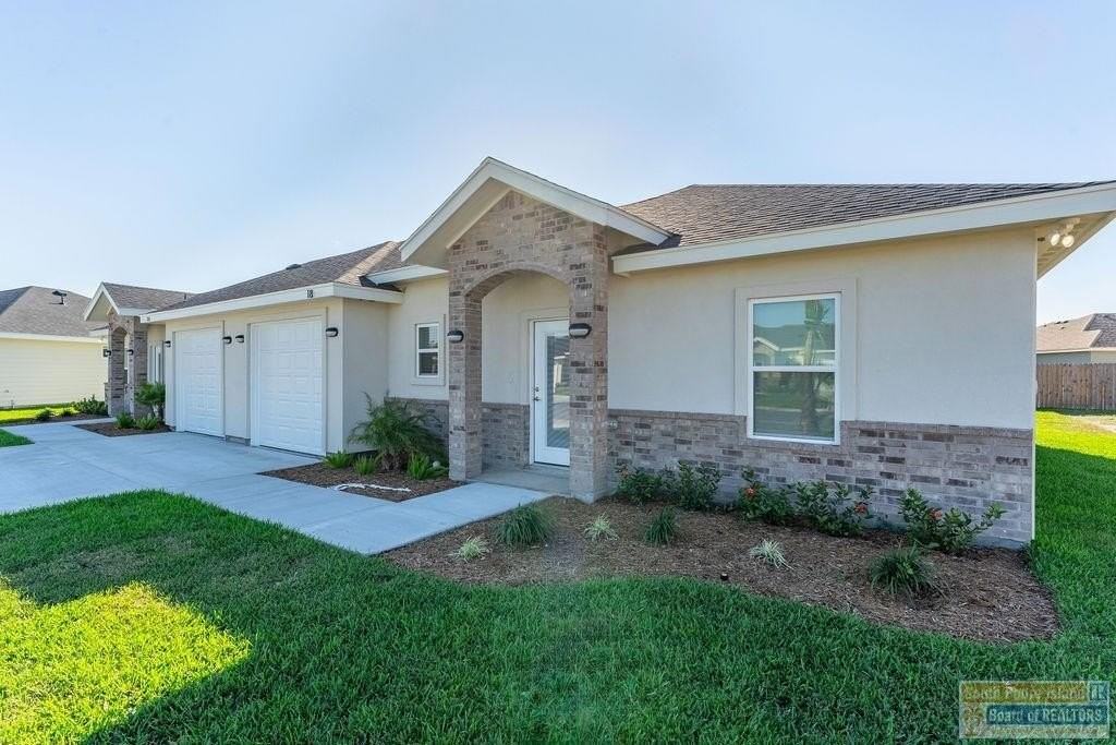 18 N Bay Hill Dr - Photo 3 of 39