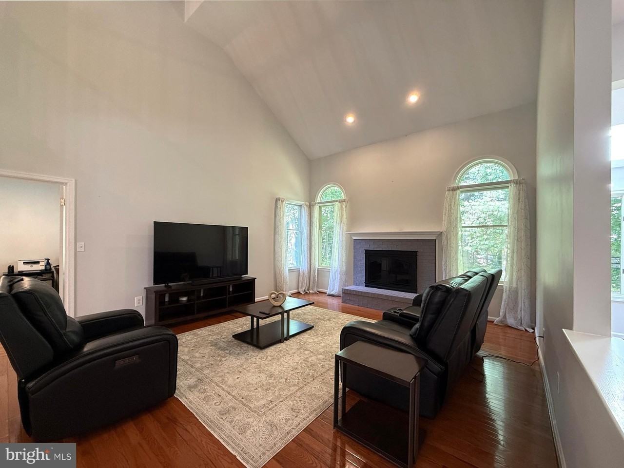 8011 Lions Crest Way - Photo 3 of 41