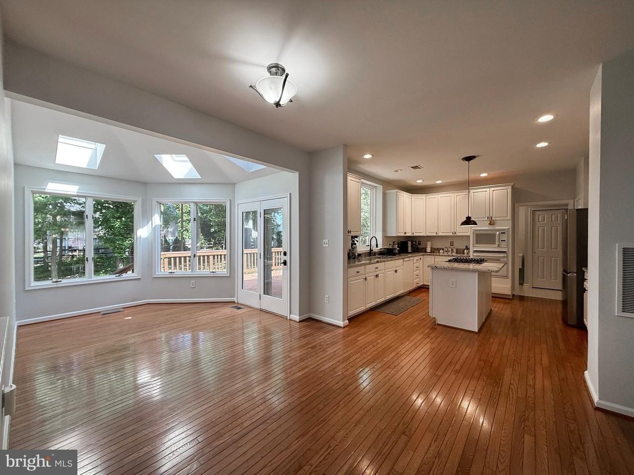 8011 Lions Crest Way - Photo 6 of 41