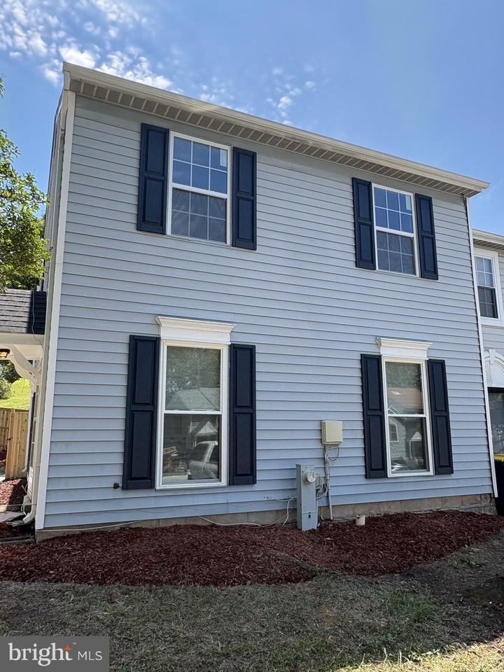 2745 Red Oak Ln - Photo 2 of 20