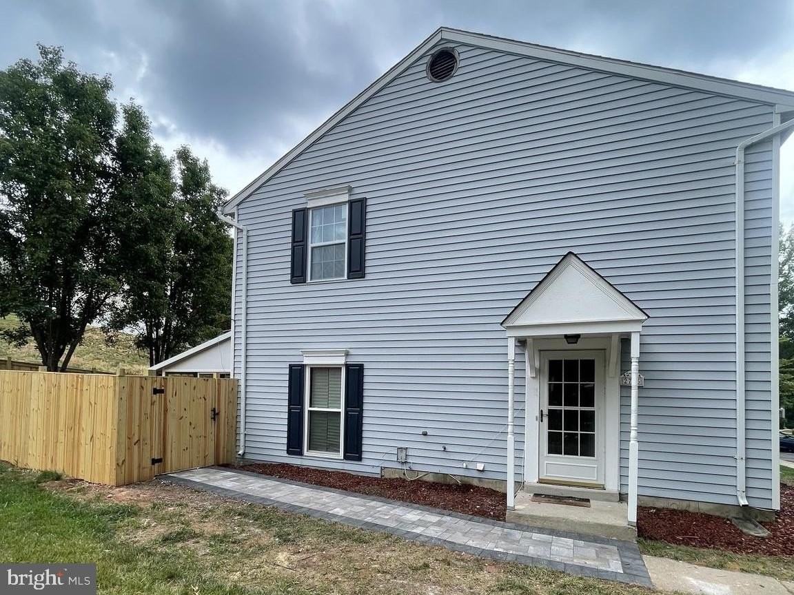 2745 Red Oak Ln - Photo 3 of 20