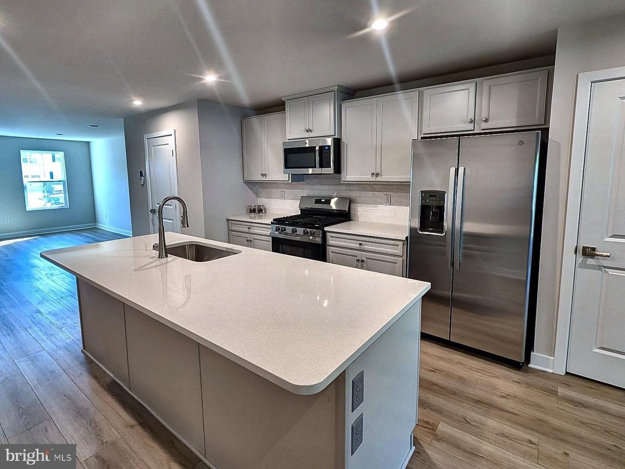 135 Red Lion Ct - Photo 3 of 19