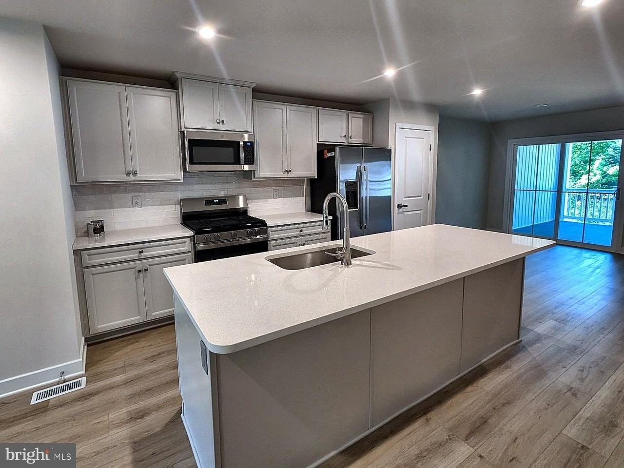 135 Red Lion Ct - Photo 4 of 19