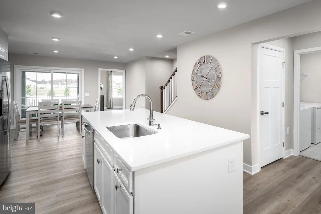 135 Red Lion Ct - Photo 5 of 19