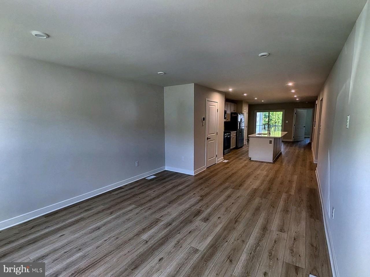 135 Red Lion Ct - Photo 7 of 19