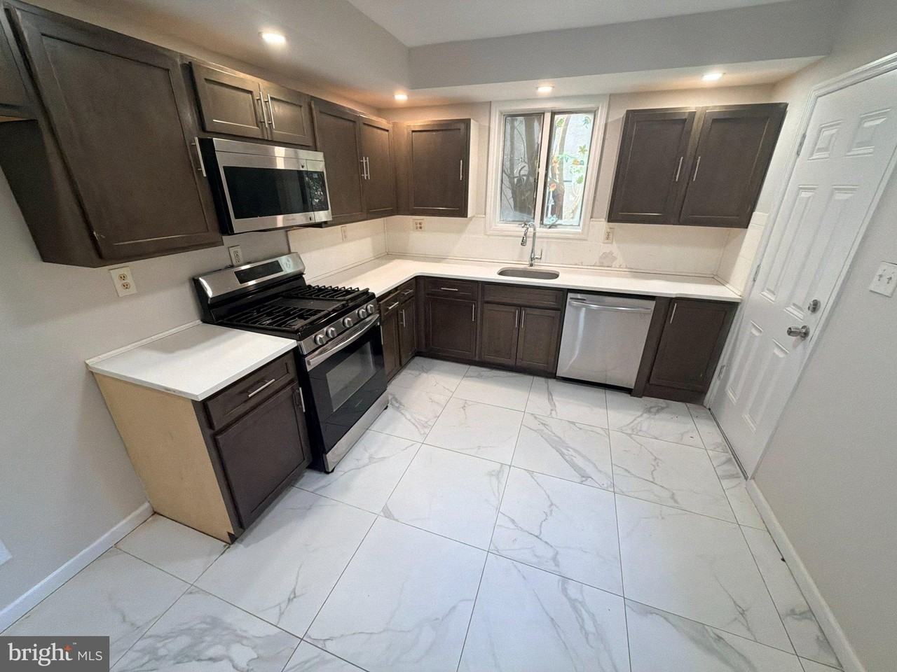 35 Emory Ave - Photo 2 of 6