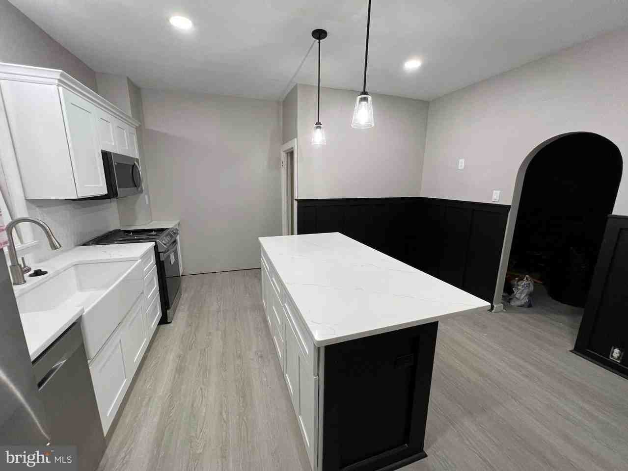 6400 Oxford Ave - Photo 3 of 30