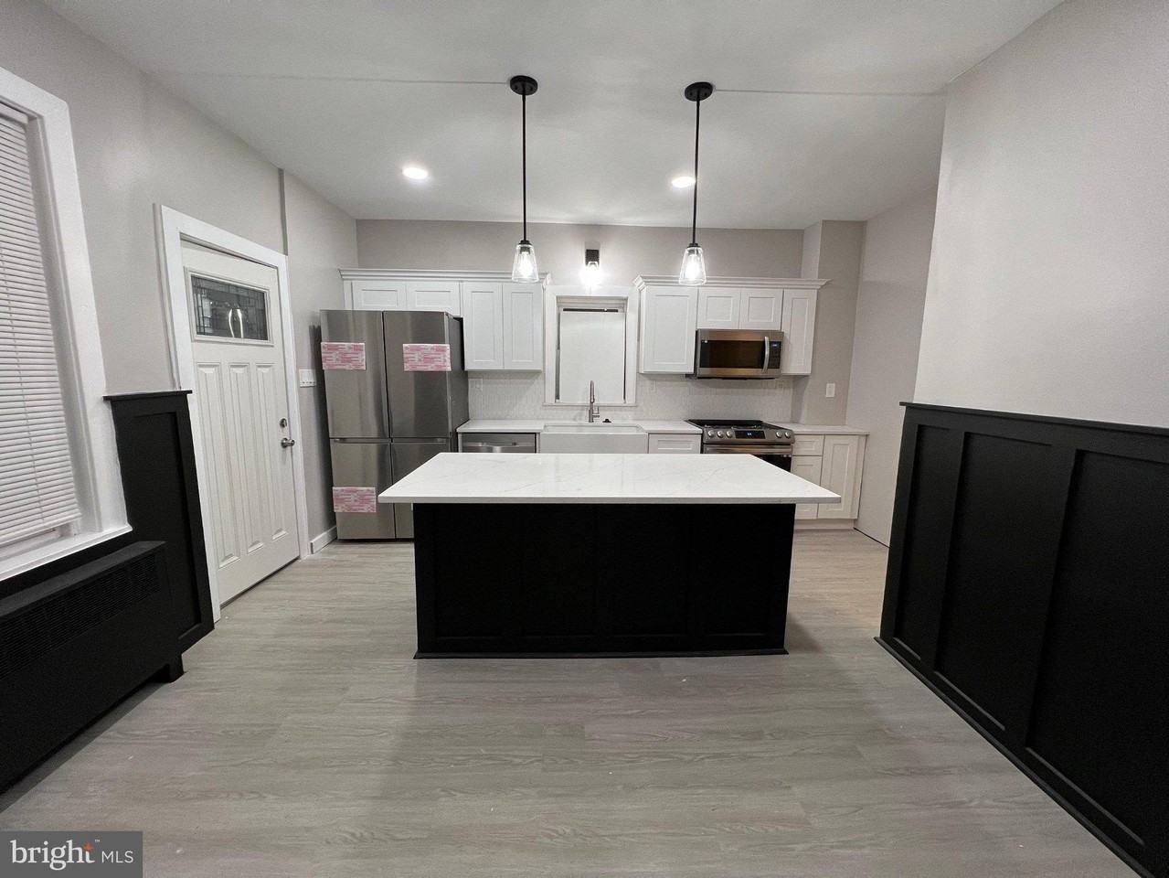 6400 Oxford Ave - Photo 4 of 30