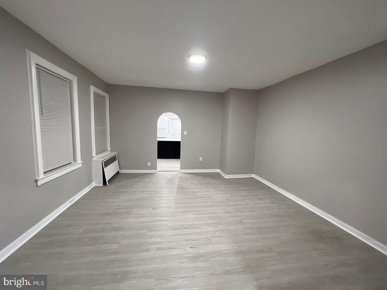 6400 Oxford Ave - Photo 5 of 30