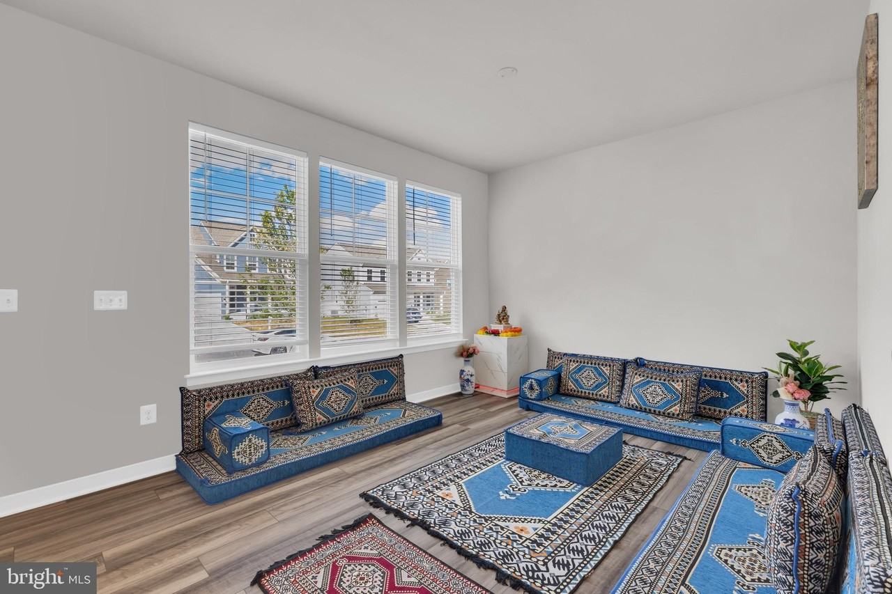 131 Thornton Way - Photo 7 of 44