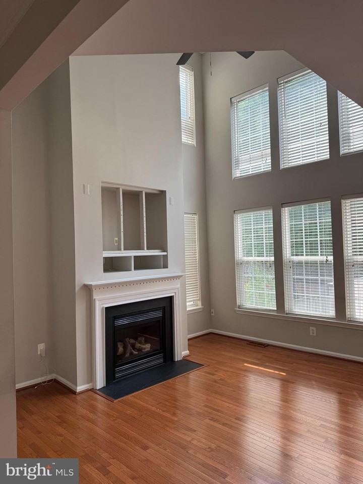 7689 Graysons Mill Ln - Photo 2 of 21