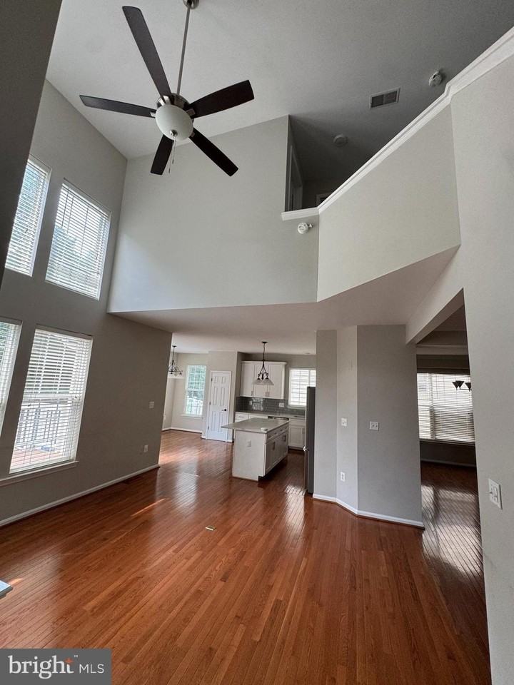 7689 Graysons Mill Ln - Photo 3 of 21
