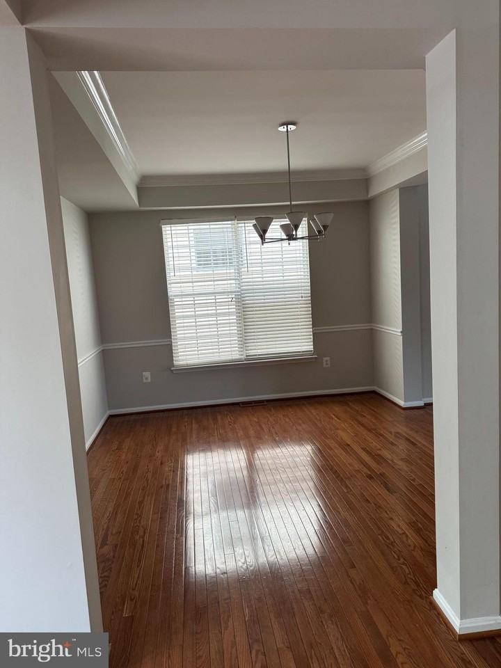 7689 Graysons Mill Ln - Photo 4 of 21