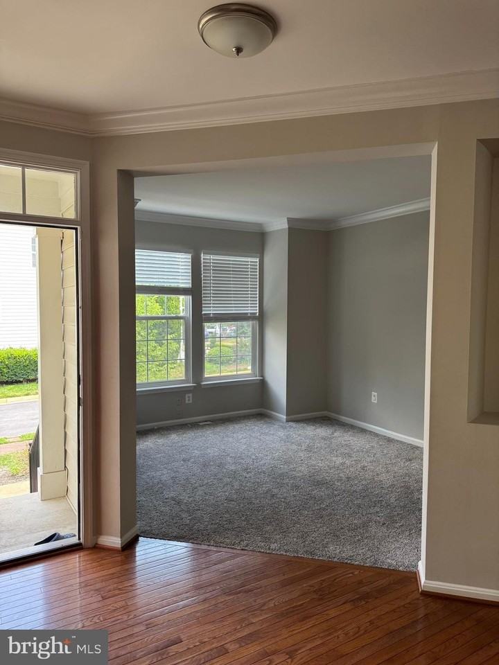 7689 Graysons Mill Ln - Photo 5 of 21